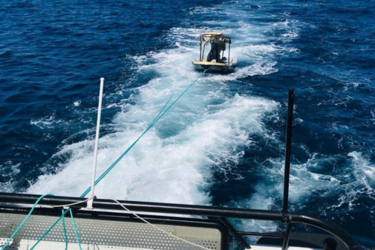 MSB: Fo&ccedil;a'da batan teknenin ardından kaybolan &ccedil;ocuğu arama &ccedil;alışmaları devam ediyor