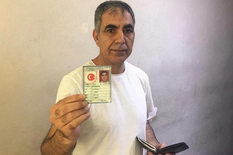İki n&uuml;fus kaydı var! Birinde &ouml;l&uuml; diğerinde diri...