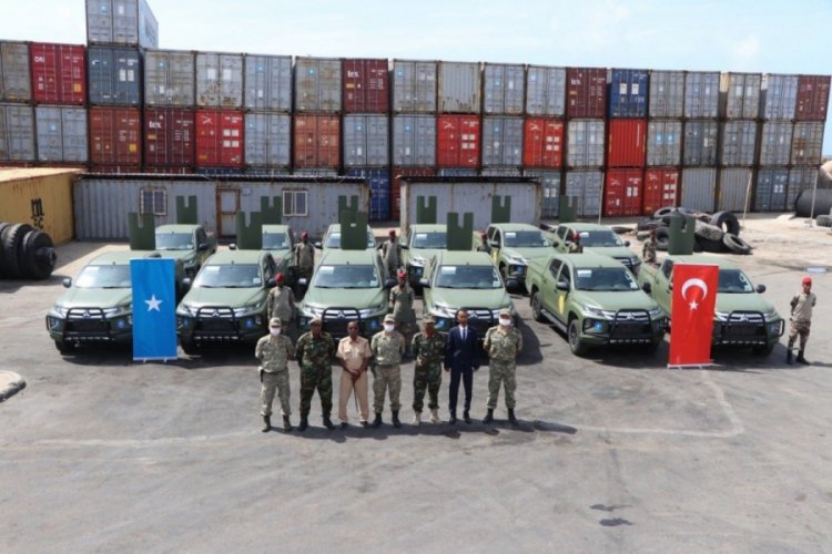 MSB: Somali'ye 12 arazi aracı teslim edildi