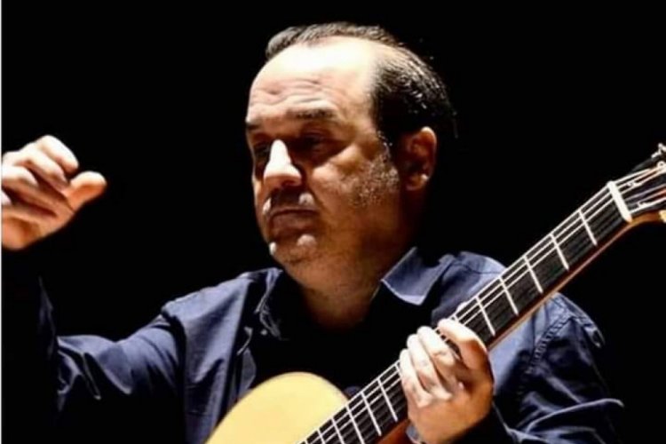 &Uuml;nl&uuml; gitarist otel odasında yaşamına son verdi