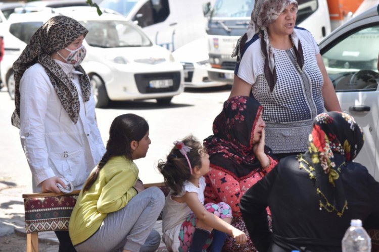Yanan evine m&uuml;dahaleyi g&ouml;zyaşlarıyla izledi