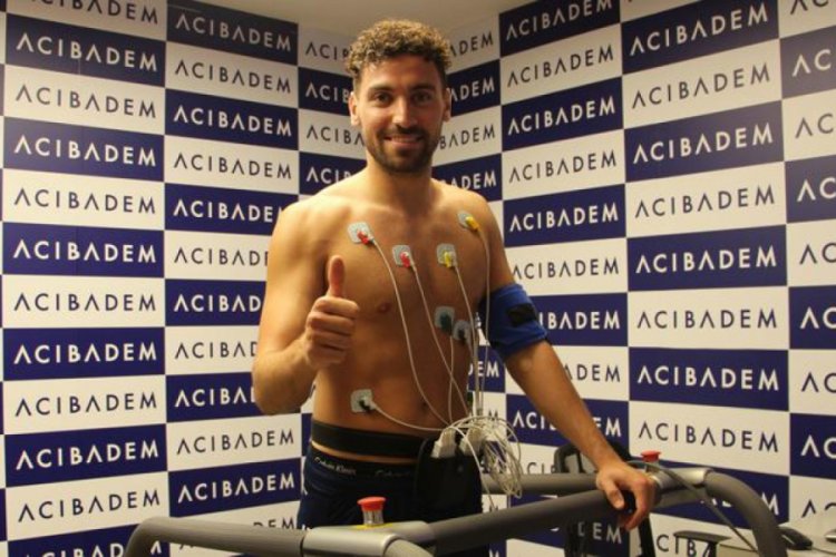 Sinan G&uuml;m&uuml;ş ve Filip Novak sağlık kontrol&uuml;nden ge&ccedil;ti