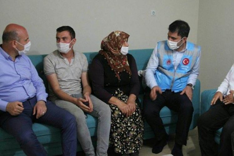 Bakanlardan selde eşi kaybolan Zeynep Akar'a ziyaret