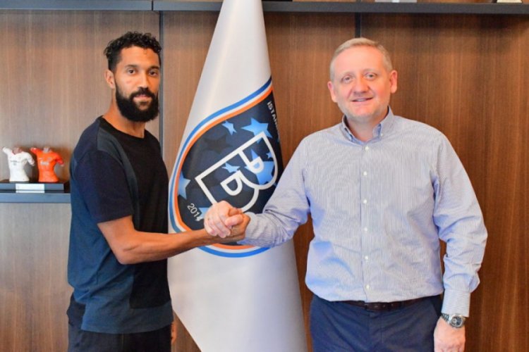 Başakşehir'de Gael Clichy ile yollar ayrıldı