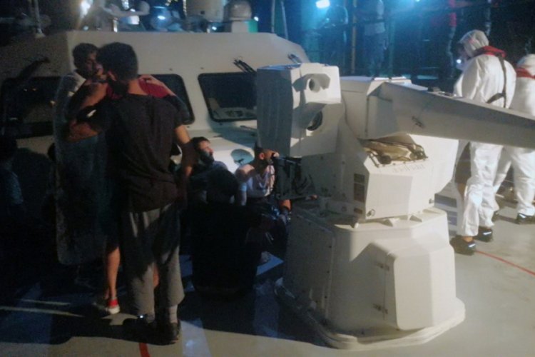 Yunan karasularında batan teknedeki 18 sığınmacı kurtarıldı