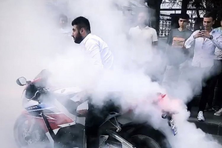 Motosikletli magandalardan "drift" ter&ouml;r&uuml;