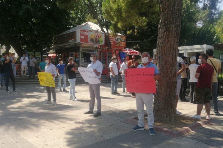 Sokak m&uuml;zisyenlerinden d&uuml;ğ&uuml;nlerin yasaklanmasına tepki