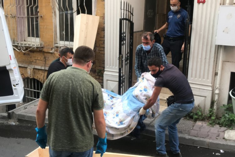 Apart otelde kalan gencin cesedi bulundu