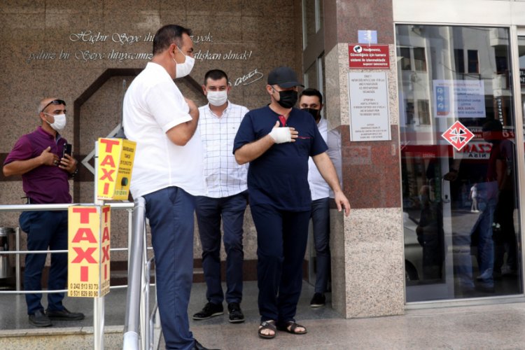 Koronavir&uuml;s&uuml; yenen Alanya Belediye Başkanı Y&uuml;cel, taburcu edildi