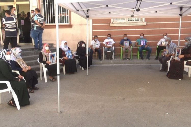 HDP &ouml;n&uuml;ndeki ailelerin evlat n&ouml;beti devam ediyor