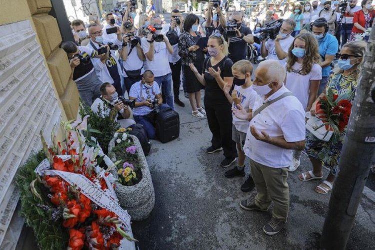 Saraybosna'da 25 yıl &ouml;nce yaşanan pazar yeri katliamının kurbanları anıldı