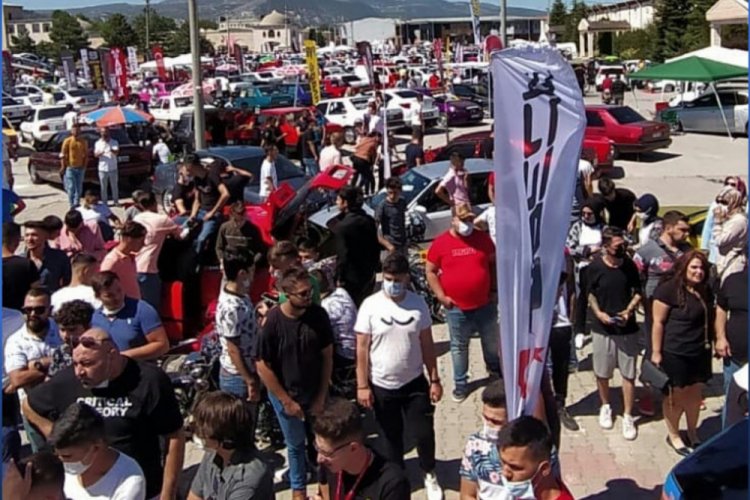 Modifiye ara&ccedil;larla drift g&ouml;sterisi! Maske ve mesafe hi&ccedil;e sayıldı