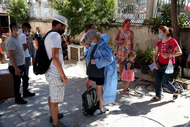Ayasofya Camii'ne girişlerde kıyafet d&uuml;zenlemesi getirildi