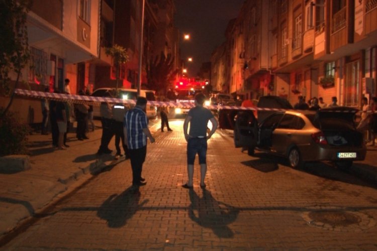 Gece vakti 2 otomobil alev alev yandı