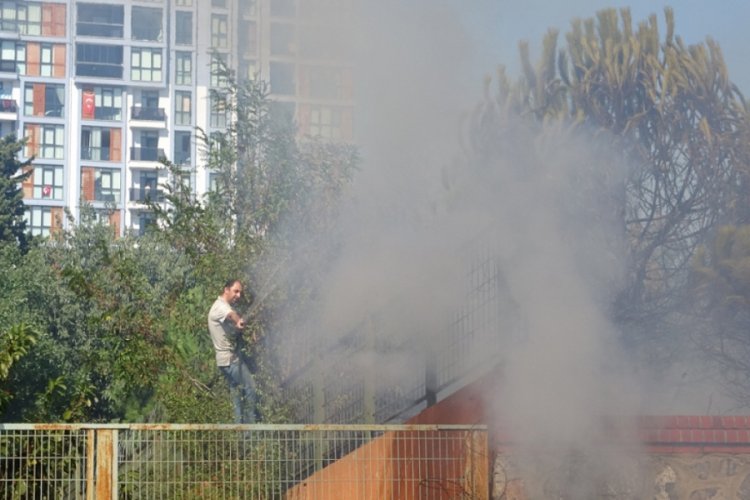 Yangını s&ouml;nd&uuml;rmek i&ccedil;in pazarcılar seferber oldu