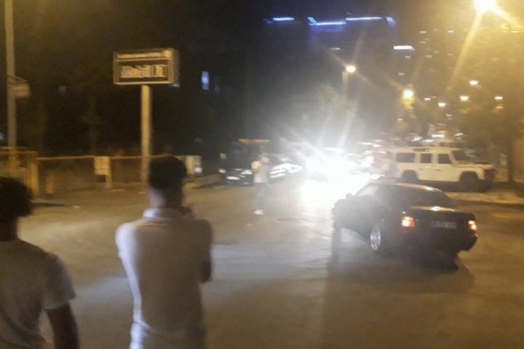 Yasağa rağmen asker uğurlamasında yolu kapatarak drift attılar