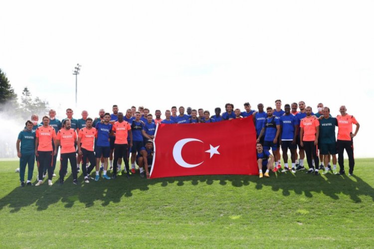 Trabzonspor'dan 30 Ağustos pozu