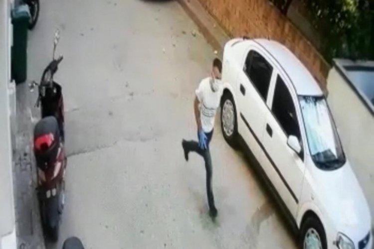 Bursa'da apartmana giren hırsızlık ş&uuml;phelisi kameraya yakalandı