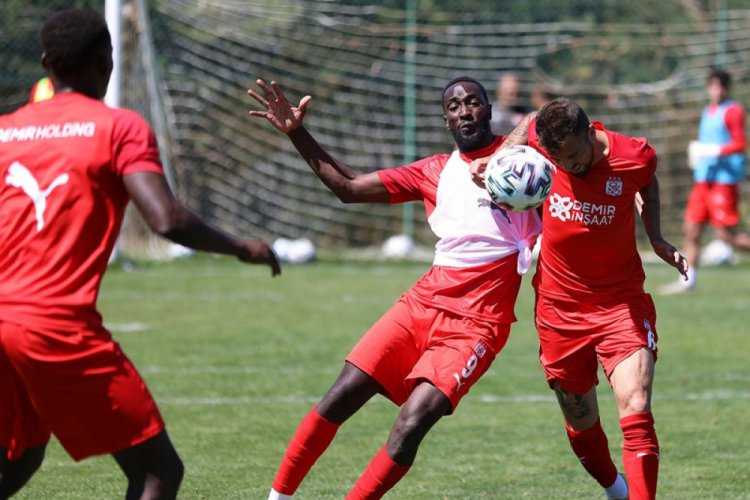 Sivasspor yeni sezon hazırlıklarını s&uuml;rd&uuml;rd&uuml;
