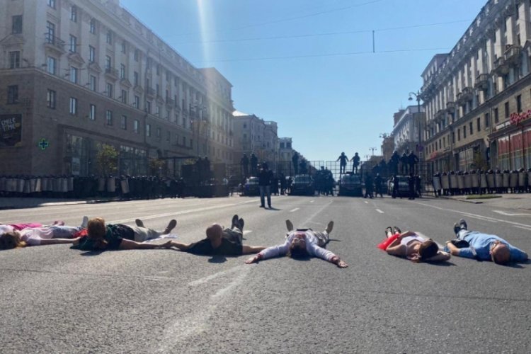 Belarus'ta muhalefetin mitinginde yine olaylar &ccedil;ıktı