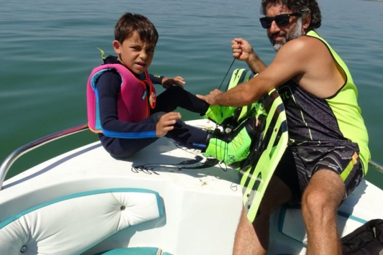 Bursa'da 7 yaşındaki &ccedil;ocuk, Vakebors yaparak 30 Ağustos'u kutladı