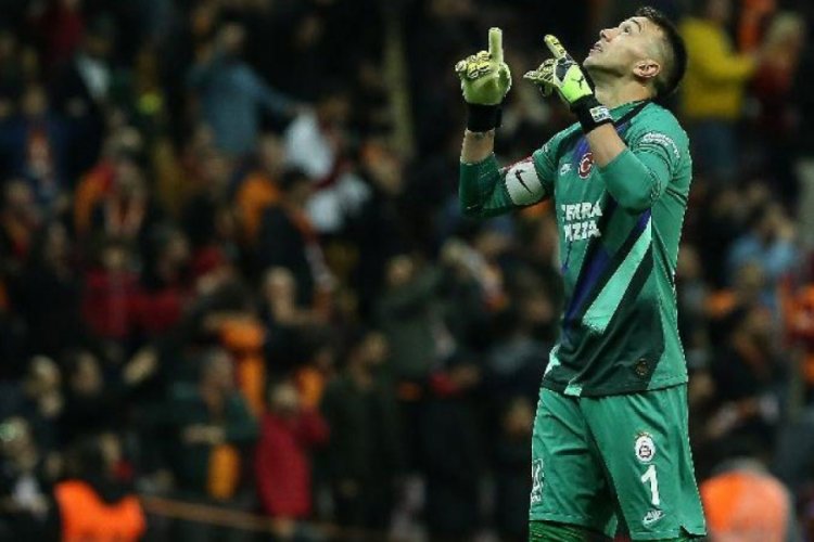 Muslera: Cavani ve Suarez'i &ccedil;ağırmamı istiyorlar