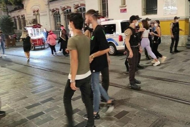 İstiklal Caddesi'nde korona vir&uuml;s denetimi