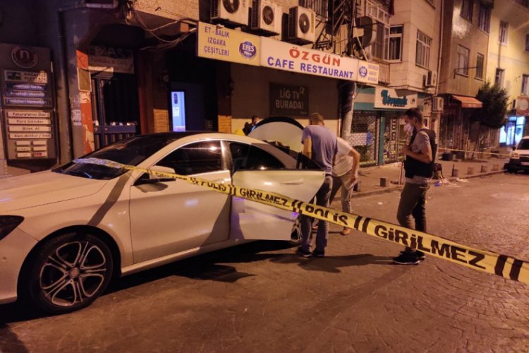 Beyoğlu'nda iş yerine ve l&uuml;ks bir araca silahlı saldırı