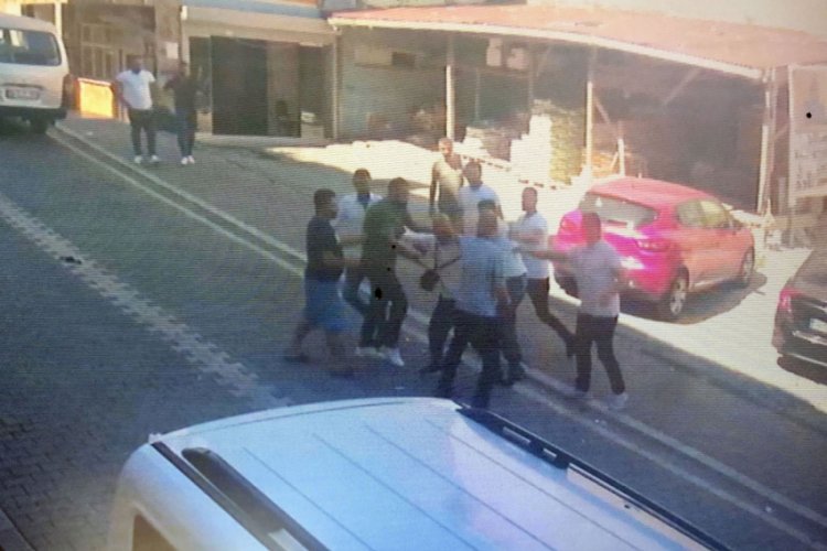 Adres sordular, bir kamyon dolusu dayak yediler