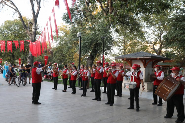 Bursa Mudanya'da B&uuml;y&uuml;k Zafer'e b&uuml;y&uuml;k kutlama
