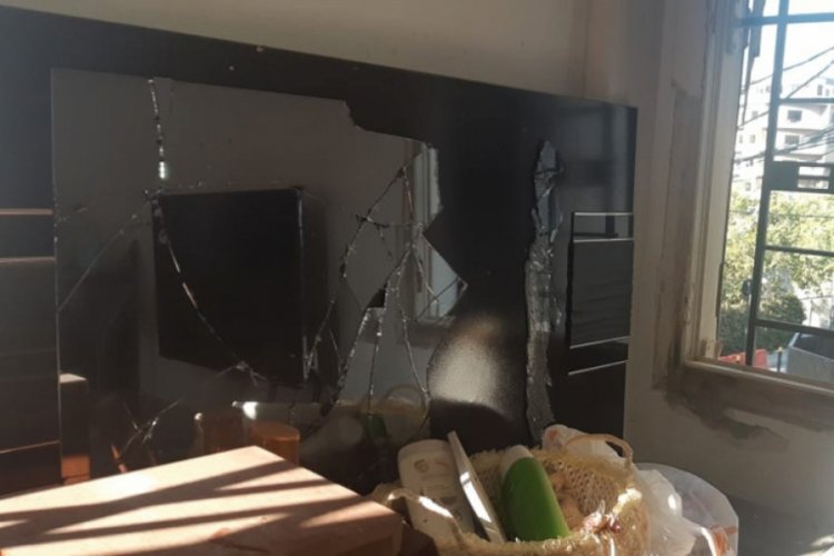 L&uuml;bnan'daki patlama sonrası halk faciadan kalan izleri silmeye &ccedil;alışıyor