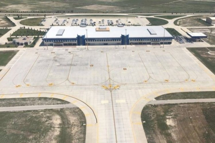 Corona vir&uuml;s hastası u&ccedil;ağa bindi, 12 kişi karantinaya alındı