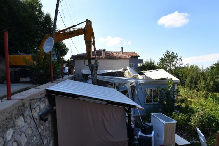 Bursa'da vir&uuml;s d&ouml;neminin ka&ccedil;ak yapıları yıkılıyor