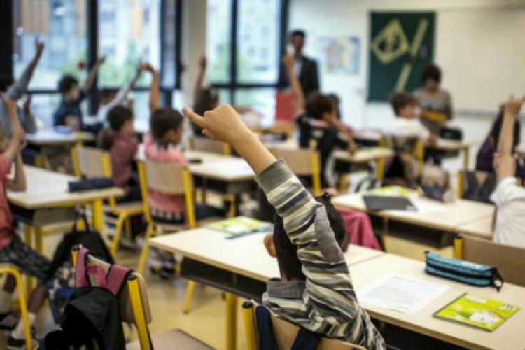 Fransa'da yarın  &ouml;ğrenciler ders başı yapacak