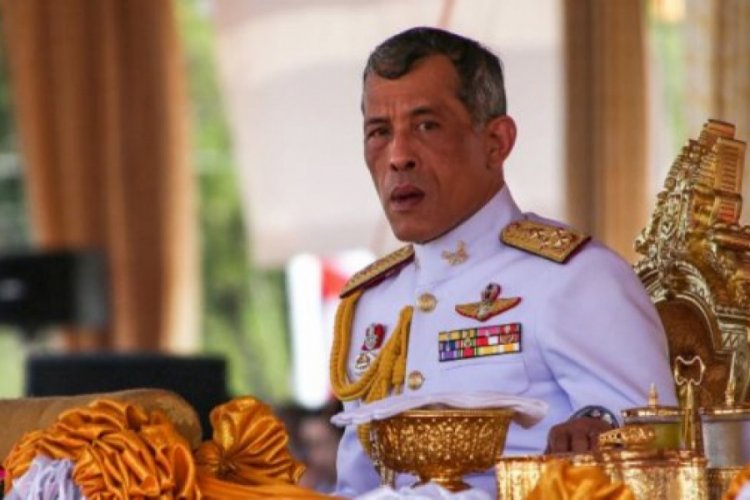 Tayland Kralı hapisteki sevgilisini affetti