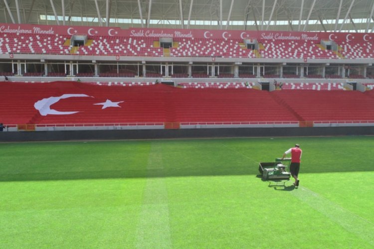 Yeni 4 Eyl&uuml;l Stadyumu'nda milli ma&ccedil; hazırlığı s&uuml;r&uuml;yor