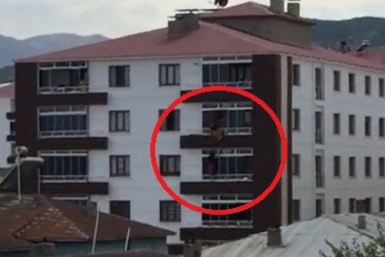 Gen&ccedil; kızın 4'&uuml;nc&uuml; kattan d&uuml;şme anı kamerada
