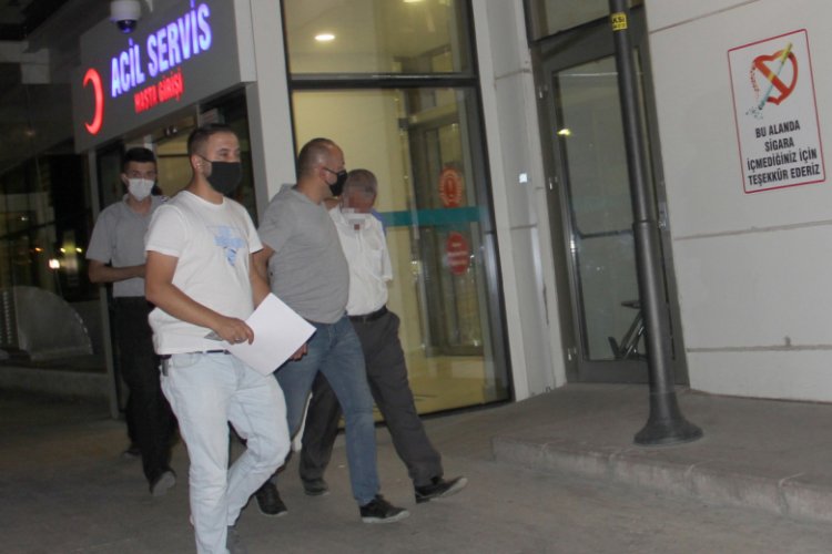 Tartıştığı oğlunu bı&ccedil;aklayarak &ouml;ld&uuml;rd&uuml;