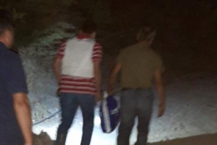 Uyuşturucu taciri ağa&ccedil; kovuğunda yakalandı