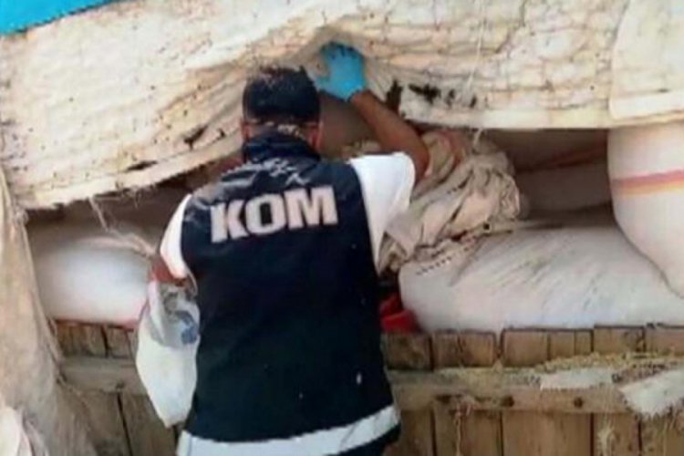 Saman balyaları arasından uyuşturucu &ccedil;ıktı
