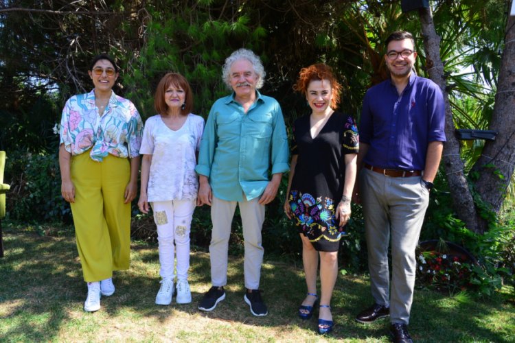 &Uuml;nl&uuml; isimler aynı sahnede buluşturan proje