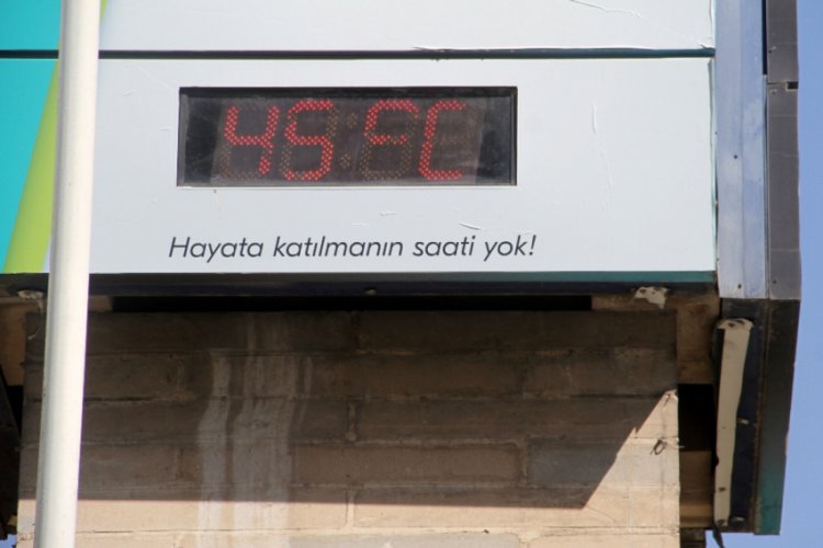 Elazığ'da termometreler 45 dereceyi g&ouml;sterdi