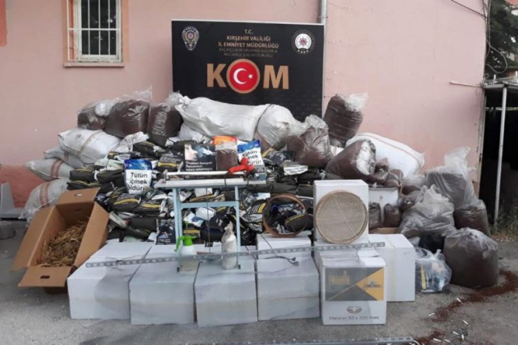 Oyuncak d&uuml;kkanında 2 ton ka&ccedil;ak t&uuml;t&uuml;n ele ge&ccedil;irildi