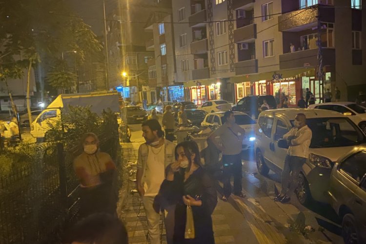 İstanbul'da korkutan patlama! Mahalleli sokağa d&ouml;k&uuml;ld&uuml;
