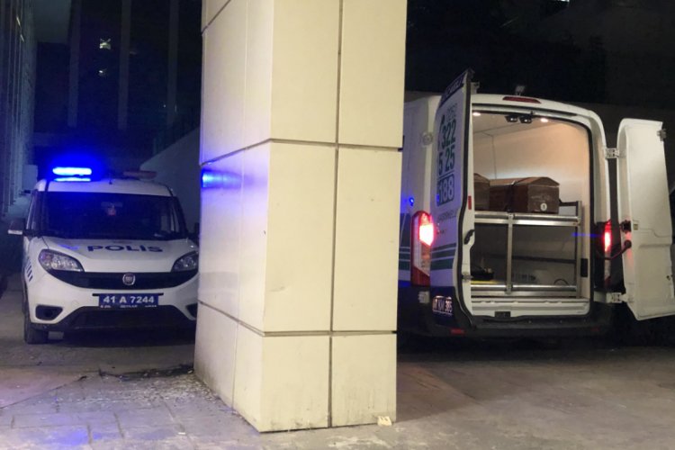 İş makinesinin altında kalan iş&ccedil;i feci şekilde can verdi