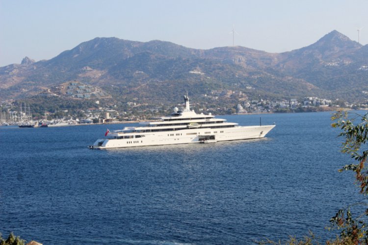 Roman Abramovi&ccedil; yatı limanlara bile sığmadı