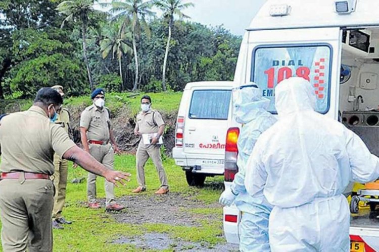 Hindistan'da koronavir&uuml;se yakalanan gen&ccedil; kız ambulansta tecav&uuml;ze uğradı