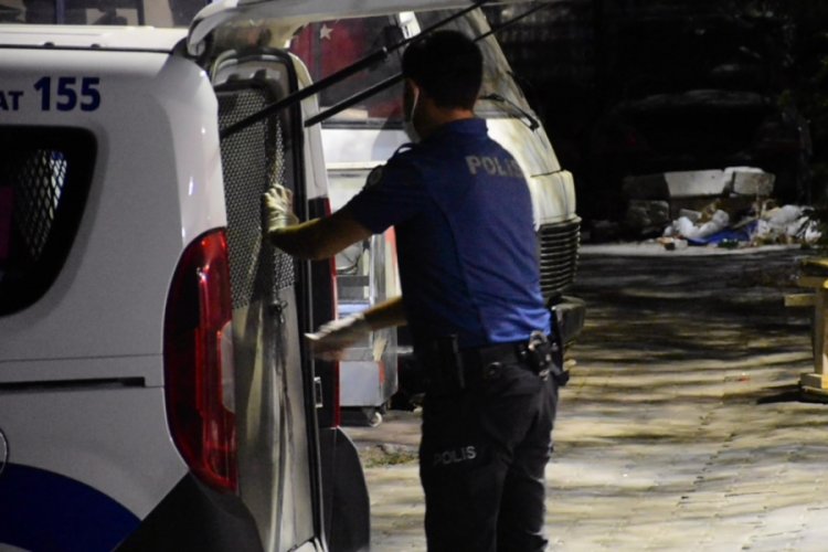 Paketteki havalı t&uuml;fek ateş aldı, kargo personeli yaralandı