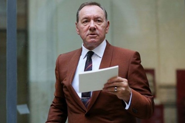 Oscar'lı oyuncu Kevin Spacey'ye iki erkekten daha su&ccedil;lama: 14 yaşındayken istismar etti