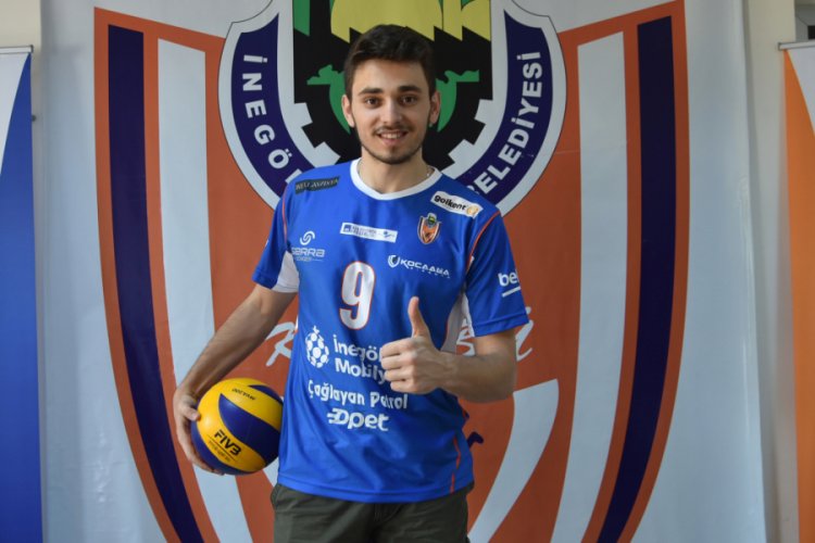 İneg&ouml;l Belediyespor Emirhan'ı A takıma dahil etti